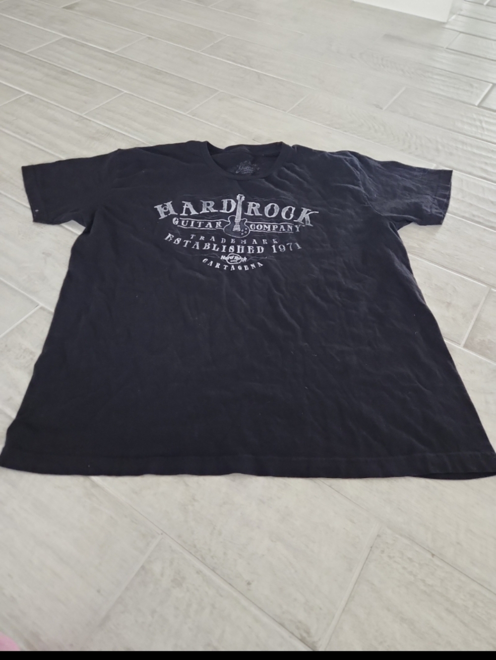 🐻 Hard Rock Cafe Black Short Sleeve Graphic Tee with White Logo